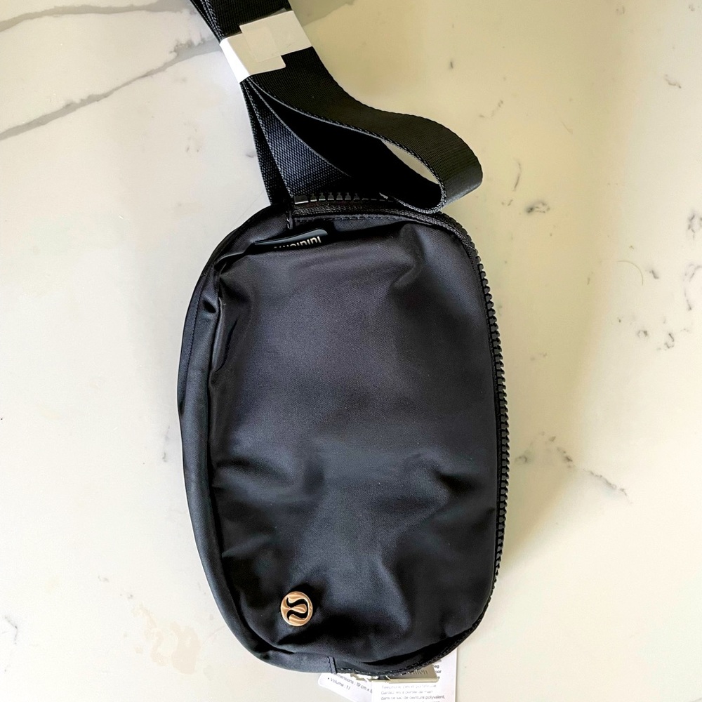 LuluLemon Everywhere Belt Bag